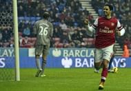 Arsenal's midfielder Mikel Arteta (right) celebrates scoring the opening goal in Wigan, England, December 22, 2012